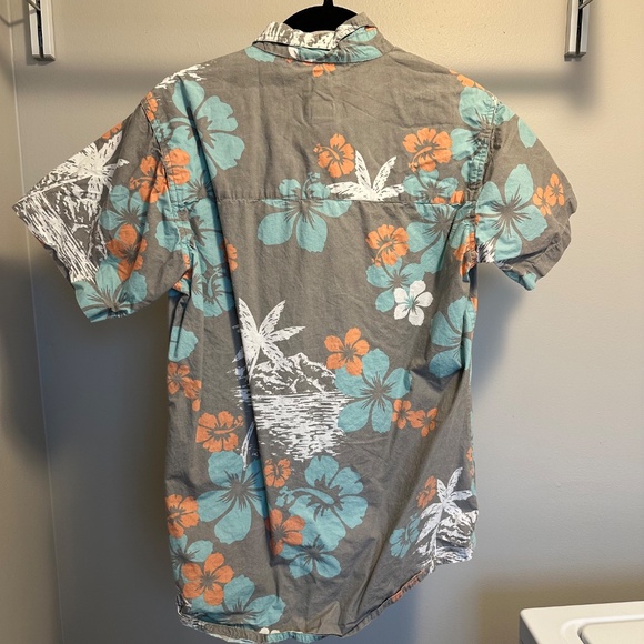 Local Motion Hawaiian Print Short-Sleeved Button Down - Picture 3 of 5